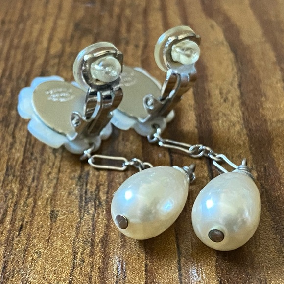 🆂🅾🅻🅳 Auth Vintage Chanel Camellia Earrings - Picture 12 of 13